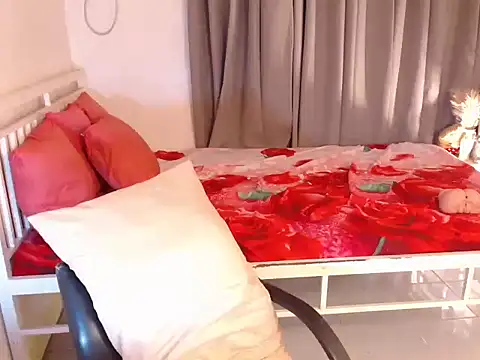 MaliaWang06 online show from 10.13.25