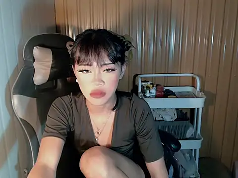 urcurlydiva online show from 04.25.26