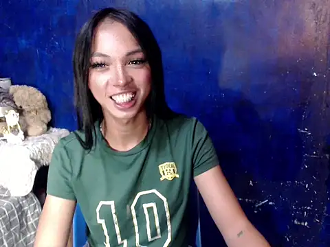 Snapshot of Simi_Ipit chatting on 04.23.26 Simi Ipit online show from 04.23.26