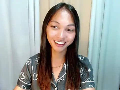Snapshot of Simi_Ipit chatting on 04.29.26 Simi Ipit online show from 04.29.26