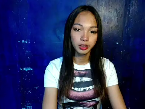 Snapshot of Simi_Ipit chatting on 04.30.26 Simi Ipit online show from 04.30.26