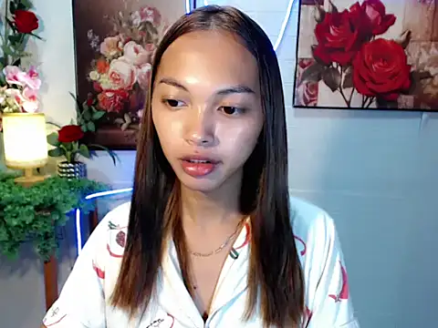 Snapshot of Simi_Ipit chatting on 05.13.26 Simi Ipit online show from 05.13.26
