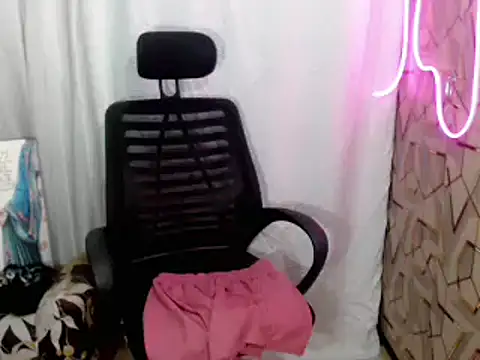 Snapshot of urhotfucker13 chatting on 07.23.26 urhotfucker13 online show from 07.23.26