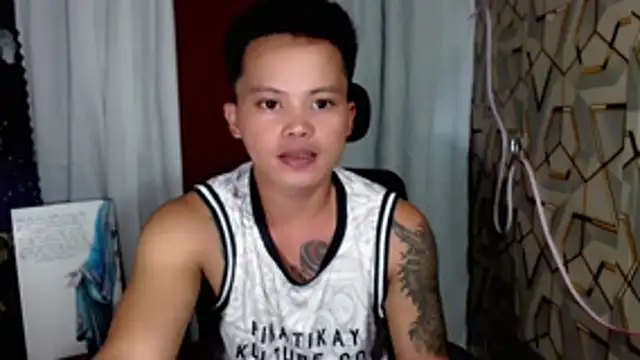 Snapshot of urhotfucker13 chatting on 07.27.26 urhotfucker13 online show from 07.27.26