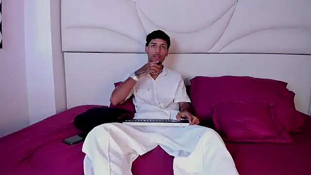 Thiagoferreti online show from 11.10.25