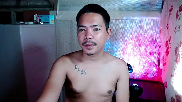 Snapshot of MANIACasianX chatting on 09.27.25 MANIACasianX online show from 09.27.25