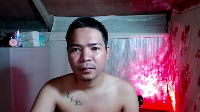 Snapshot of MANIACasianX chatting on 10.01.25 MANIACasianX online show from 10.01.25