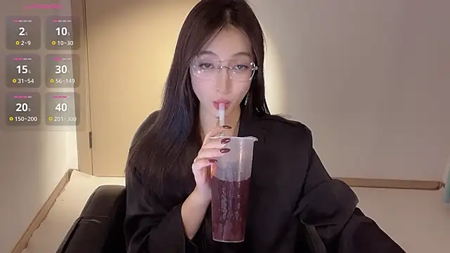 Snapshot of Seraphina-se chatting on 11.14.25 Seraphina-se online show from 11.14.25