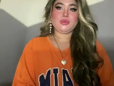 Snapshot of Naughtyrosecum chatting on 10.08.25 Naughtyrosecum online show from 10.08.25