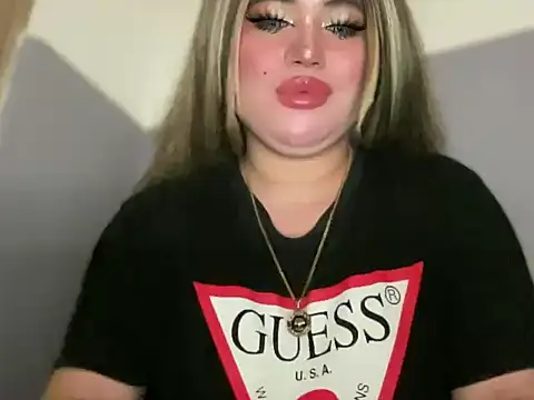 Snapshot of Naughtyrosecum chatting on 11.15.25 Naughtyrosecum online show from 11.15.25