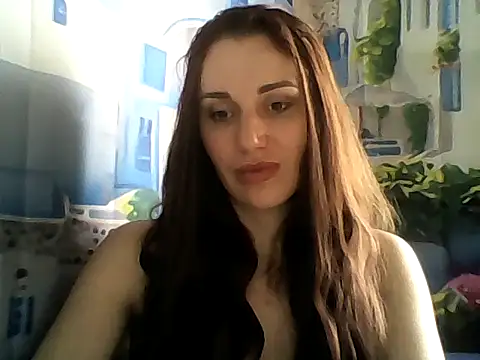 Snapshot of Qinini chatting on 05.25.26 Qinini online show from 05.25.26