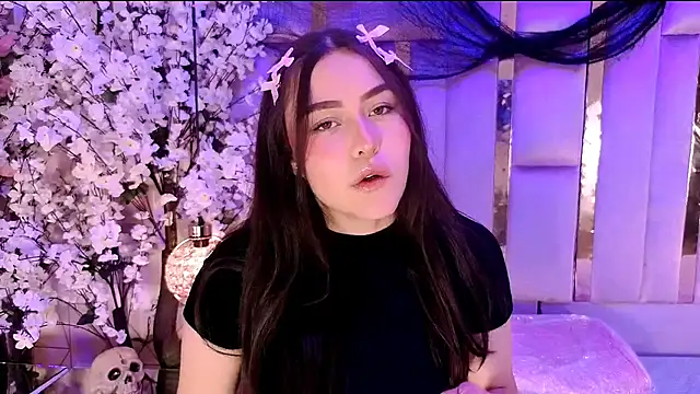 HannaCollins  online show from 11.10.25