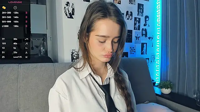 lovelyalivia online show from 11.12.25