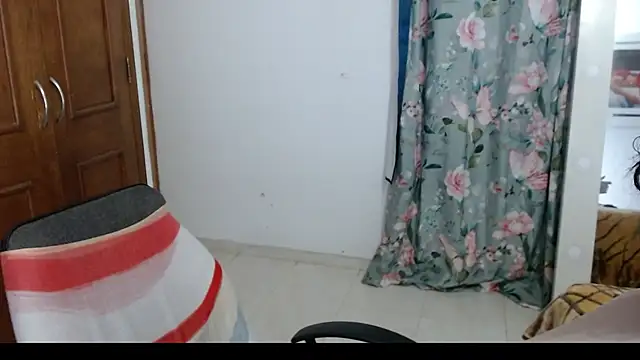 Snapshot of alejandralatina chatting on 09.23.25 alejandralatina online show from 09.23.25