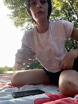 Snapshot of sweetchery999999 chatting on 09.13.25 sweetchery999999 online show from 09.13.25