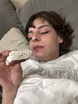 Snapshot of sweetchery999999 chatting on 09.21.25 sweetchery999999 online show from 09.21.25