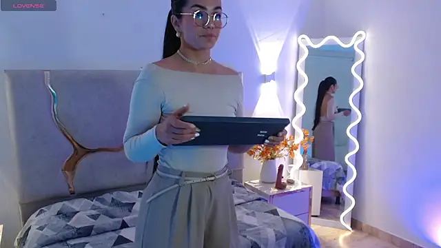 Snapshot of Rosalind_tay chatting on 11.14.25 Rosalind tay online show from 11.14.25