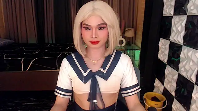 Snapshot of BigCockMaxineTS chatting on 11.15.25 BigCockMaxineTS online show from 11.15.25