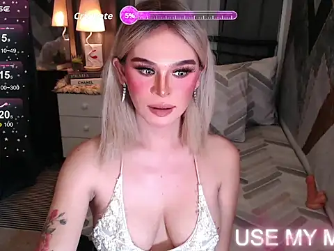 Snapshot of superhotangelxx chatting on 04.21.26 superhotangelxx online show from 04.21.26