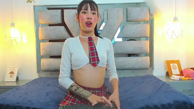 RoxanneCrush  online show from 11.28.25