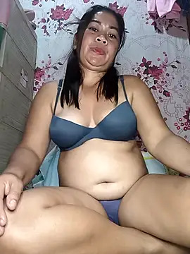 Snapshot of sexybitch_02 chatting on 10.22.25 sexybitch 02 online show from 10.22.25