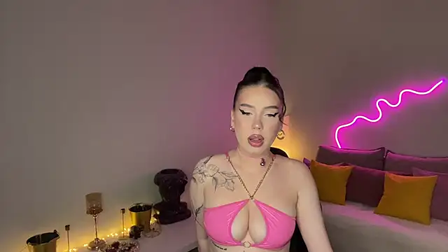 Snapshot of mistress_of_hearts chatting on 05.24.26 mistress of hearts online show from 05.24.26