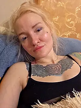 Snapshot of KateMonroe chatting on 04.25.26 KateMonroe online show from 04.25.26