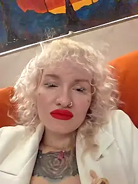 Snapshot of KateMonroe chatting on 05.11.26 KateMonroe online show from 05.11.26