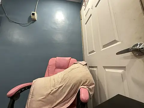 Snapshot of princess_janine chatting on 03.27.26 princess janine online show from 03.27.26