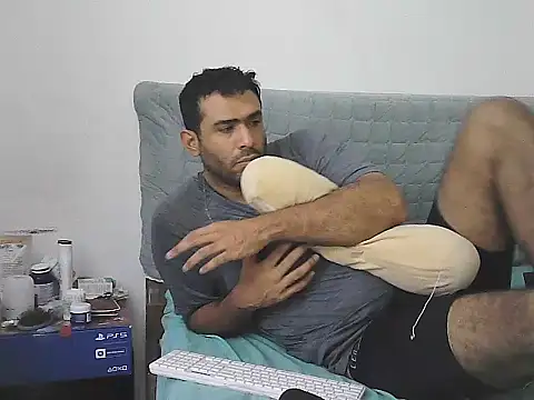 Snapshot of morenocabro10 chatting on 04.19.26 morenocabro10 online show from 04.19.26
