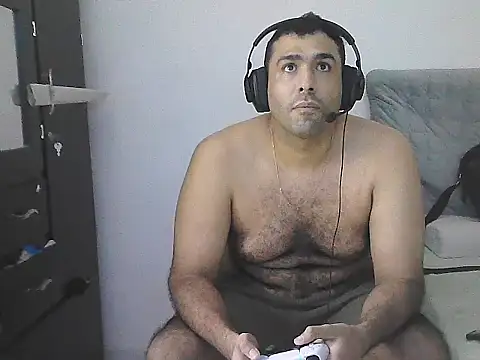Snapshot of morenocabro10 chatting on 05.18.26 morenocabro10 online show from 05.18.26