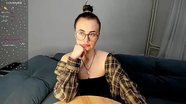 Snapshot of MewStella chatting on 03.07.26 MewStella online show from 03.07.26