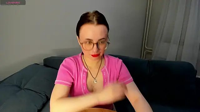 Snapshot of MewStella chatting on 03.24.26 MewStella online show from 03.24.26