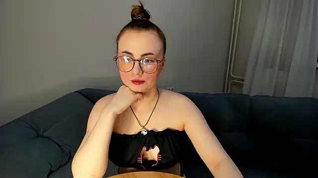 Snapshot of MewStella chatting on 03.31.26 MewStella online show from 03.31.26