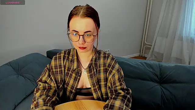 Snapshot of MewStella chatting on 04.15.26 MewStella online show from 04.15.26