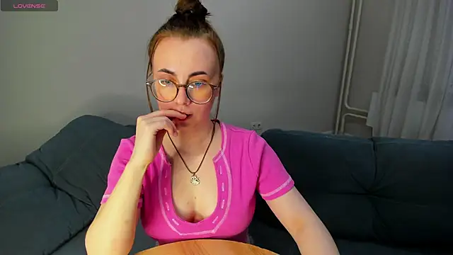 Snapshot of MewStella chatting on 04.16.26 MewStella online show from 04.16.26