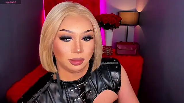 Snapshot of Madisonwill chatting on 10.24.25 Madisonwill online show from 10.24.25