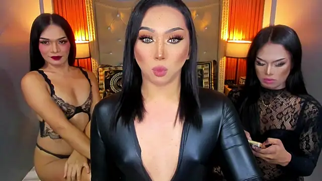 Snapshot of Madisonwill chatting on 11.30.25 Madisonwill online show from 11.30.25