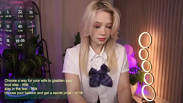 LauraWifeness online show from 10.02.25