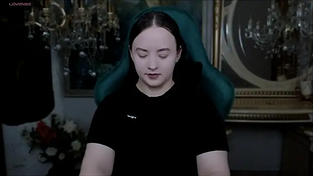 LaraBenson  online show from 11.27.25