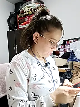 Snapshot of Isabella5_Brown_ chatting on 10.30.25 Isabella5 Brown online show from 10.30.25