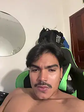 Snapshot of pretoboom14 chatting on 04.05.26 pretoboom14 online show from 04.05.26