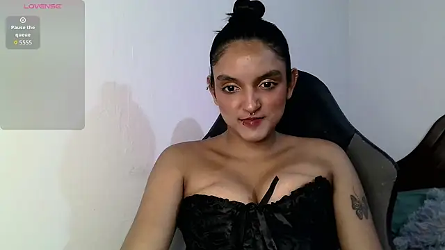 Snapshot of Ari_20_ chatting on 10.17.25 Ari 20 online show from 10.17.25