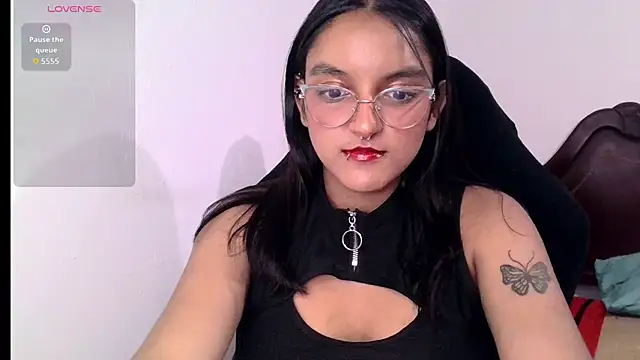 Snapshot of Ari_20_ chatting on 10.25.25 Ari 20 online show from 10.25.25