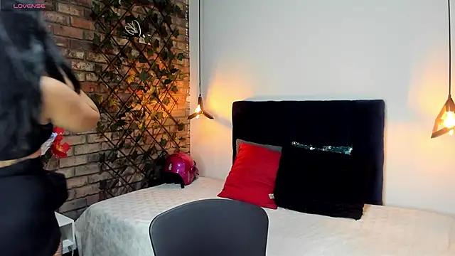 Lia Blake  online show from 02.18.26