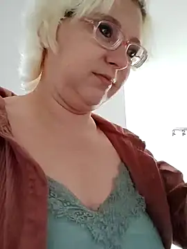 VikaKing online show from 10.16.25