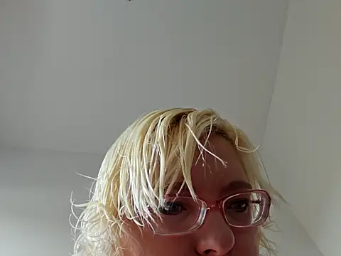 VikaKing online show from 11.28.25