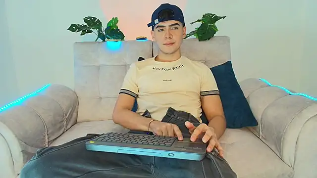 CamiiGuzmanX online show from 09.08.25