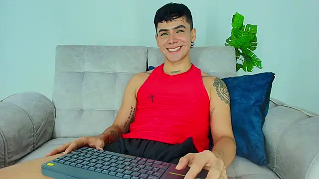 CamiiGuzmanX online show from 10.11.25