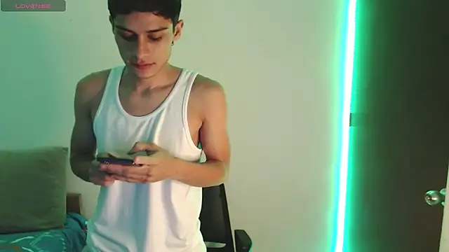 Snapshot of axel_davis_ chatting on 10.12.25 axel davis  online show from 10.12.25